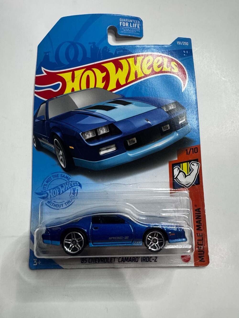 Hot Wheels Muscle Mania 1/10 Blue '85 Chevrolet Camaro IROC-Z Toy Car 191/250